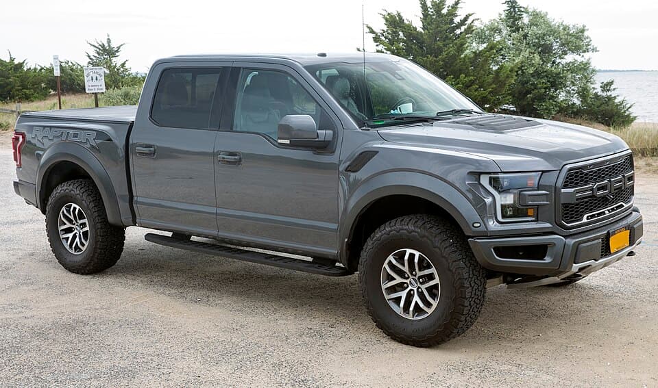 2018 Raptor SuperCrew in Lead Foot grey with the 5.5-foot bed, front-right three-quarter. 3.5-litre EcoBoost V6 and the 10-speed automatic.